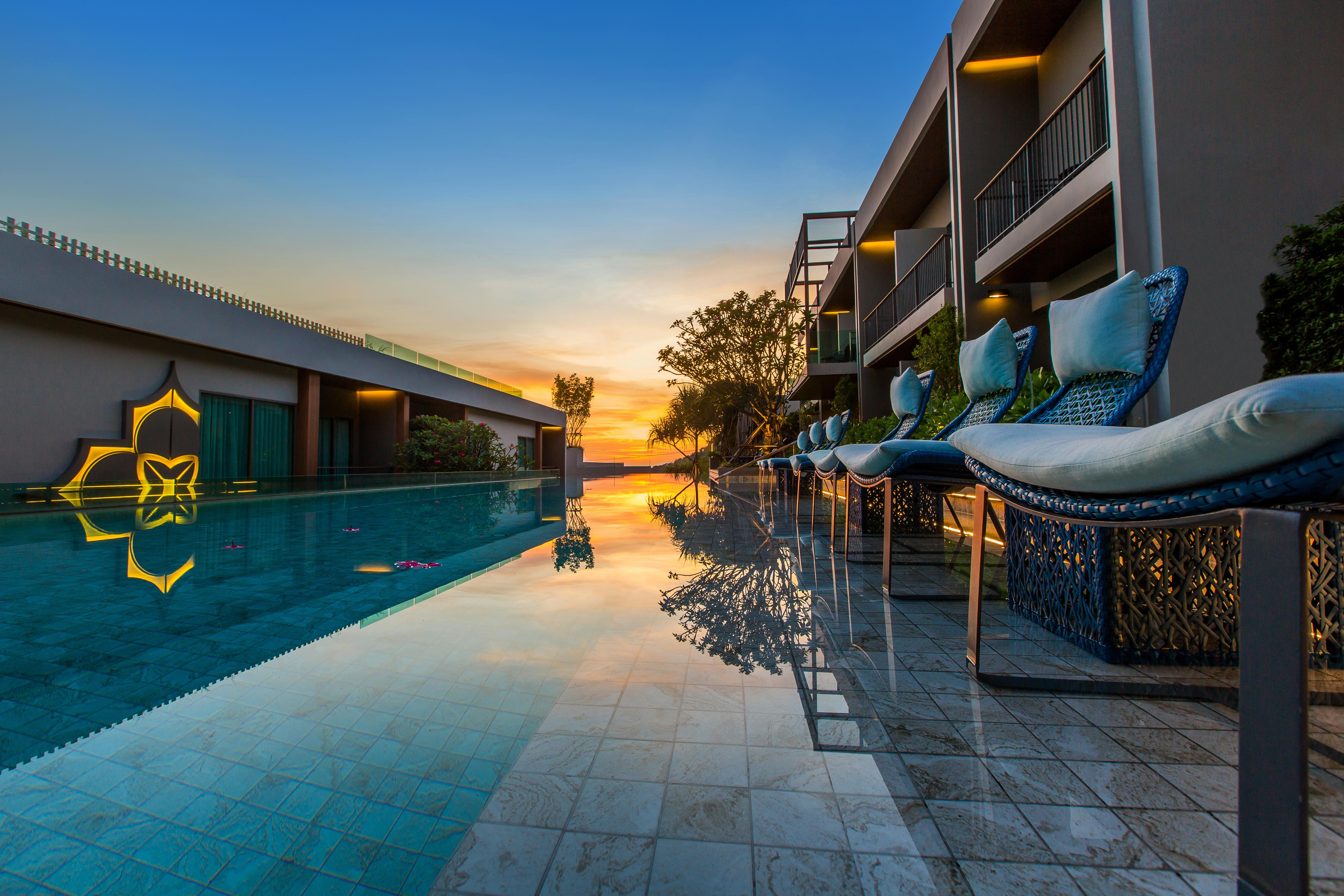 Fusion Suites Phuket Patong Экстерьер фото The swimming pool at the hotel
