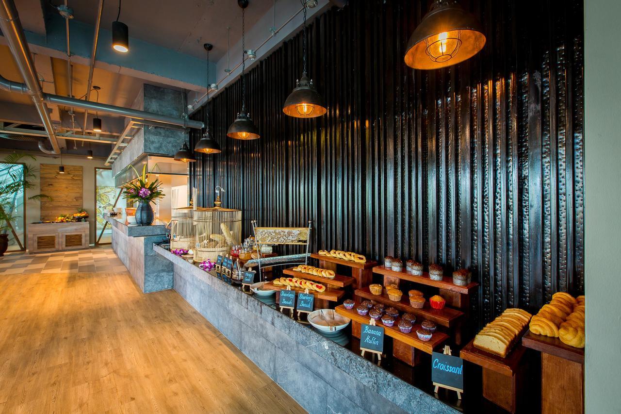 Fusion Suites Phuket Patong Экстерьер фото The buffet at the lounge