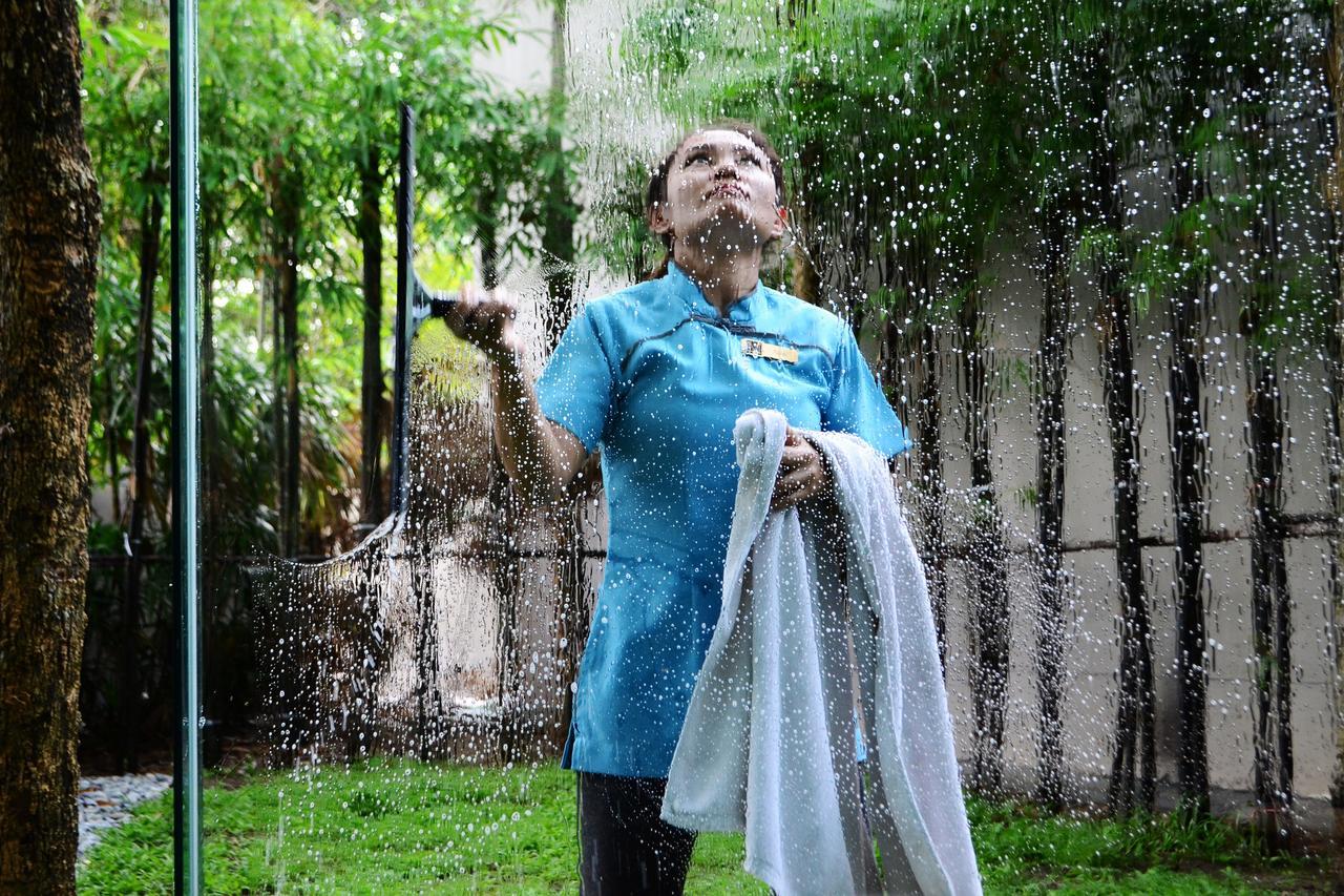 Fusion Suites Phuket Patong Экстерьер фото A woman showering outdoors